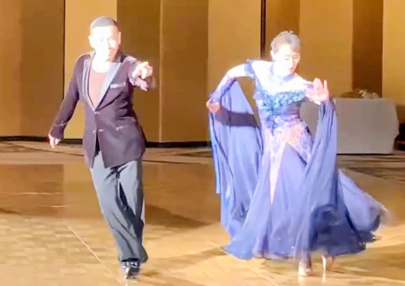 平山和事・清賀組によるスローフォックストロットのデモンストレーション